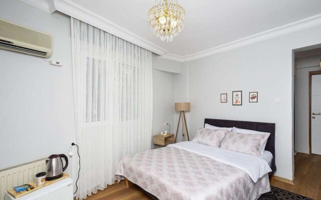 8 Rooms House