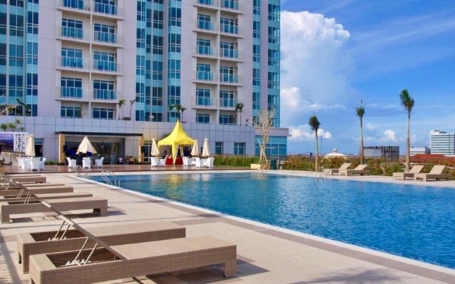 Cozy & Bright-Downtown- 2 Bedrooms w/Pool -21st Fl – Pool – Surabaya