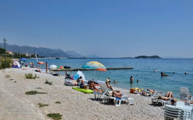 Rosa - 30m From Beach - A1