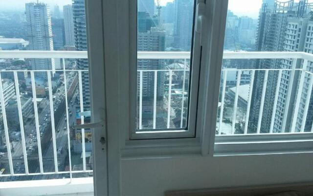 SM Light Residence - 1BR Condo with Balcony FF