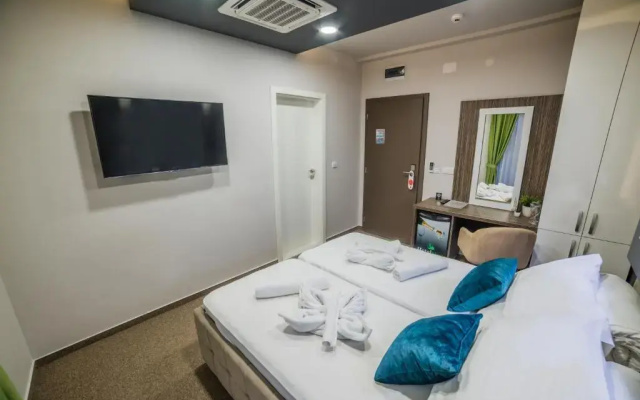 Hotel River