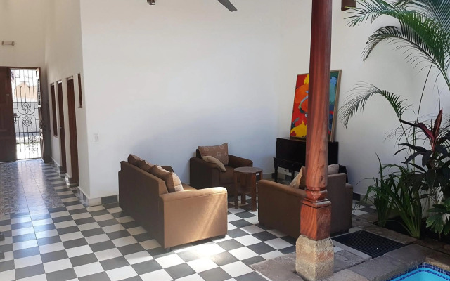 Lovely new-build colonial house with plunge pool