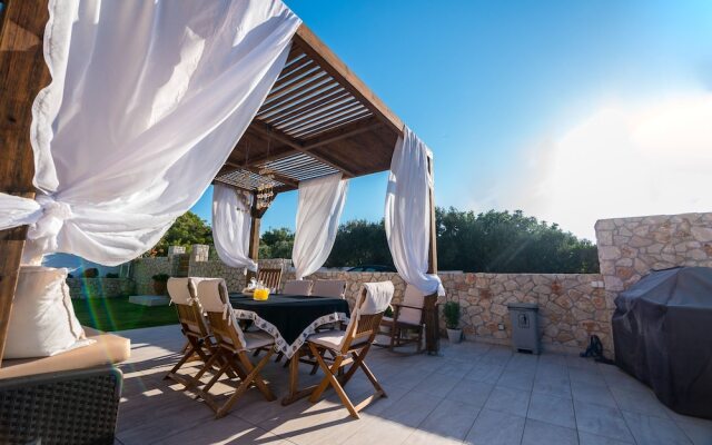 Gorgeous Villa with Garden - Stavros Beach