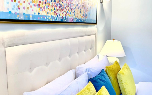 MONDRIAN Luxury Suites & Apartments Market Square IV