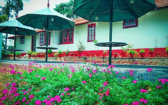 Deluxe Twin Room In British Bungalow