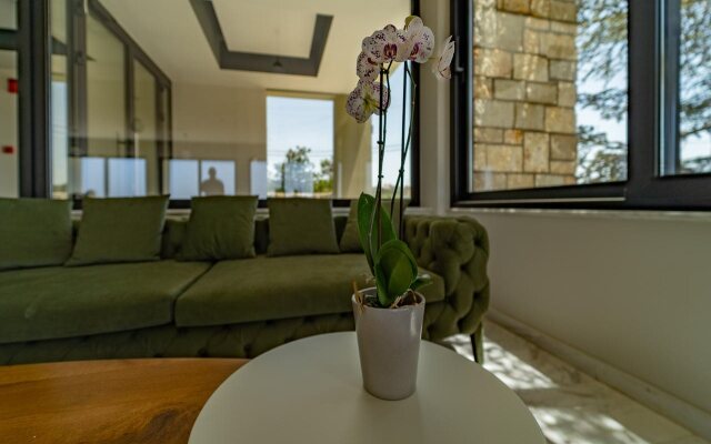 Achilles Hill Hotel
