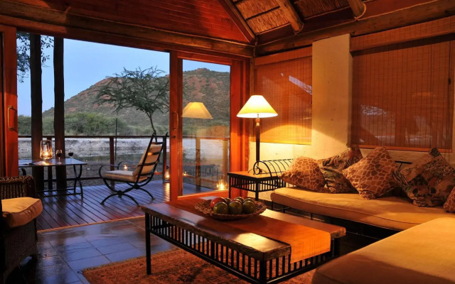 Tau Game Lodge