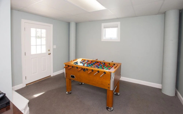 Beach Seclusion - 6 Br Home