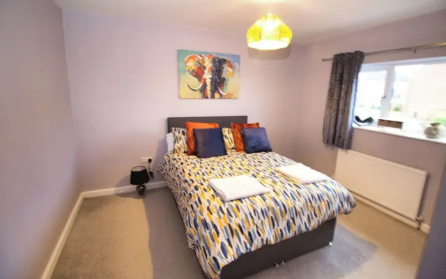 Spacious 3 Bed House - Newly Refurbished