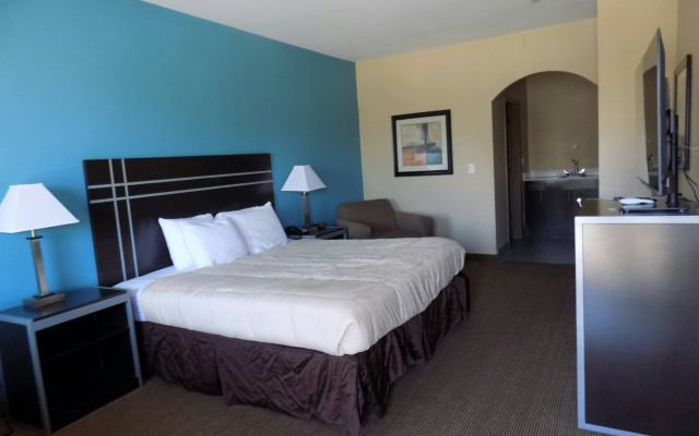 Moulton Inn &  Suites By OYO Near Shiner TX