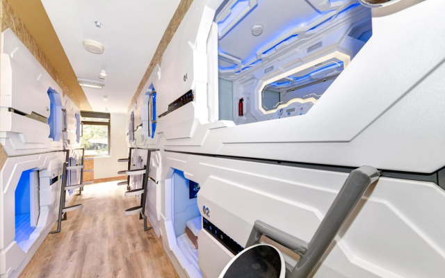 Space Q Capsule Hotel