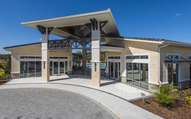 3910 Oakville Avenue