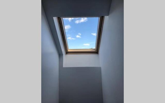 S6 Ensuite Loft Studio Space (Sandycroft Guest House)