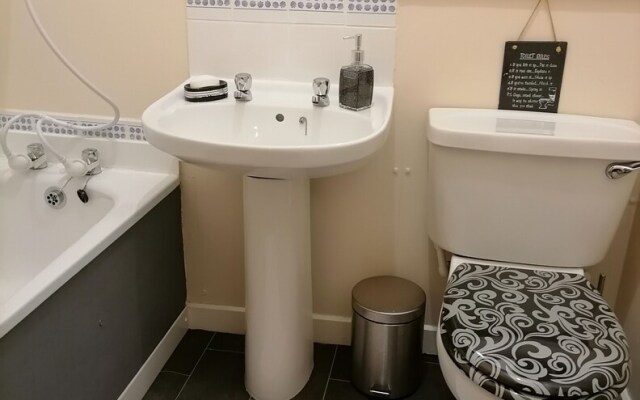Central Glasgow Apartment - Sleeps 2 & Kitchen