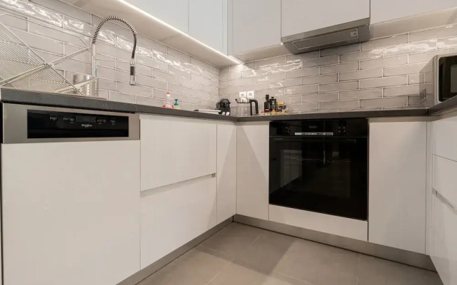 LIV - Luminous Spacious Apartment in Pagrati