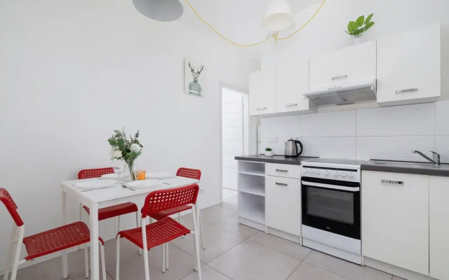 Cozy Apartment Aleja Kijowska by Renters