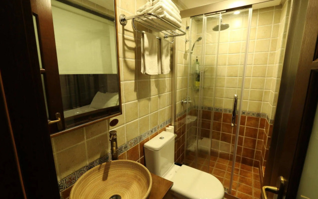 Westlake Hostel Man Juelong branch