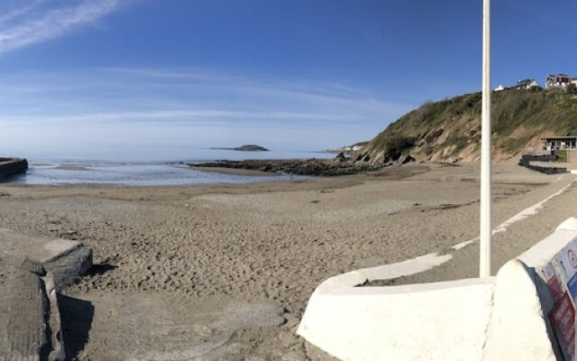 Captivating 2-bed Villa in Millendreath Near Looe