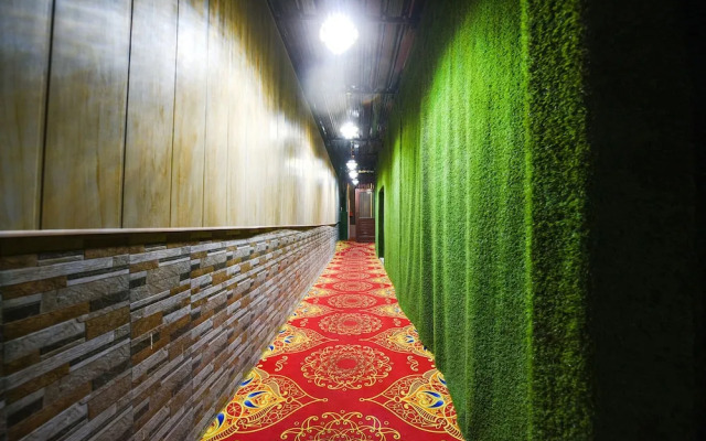 Fabhotel The Grand Palace