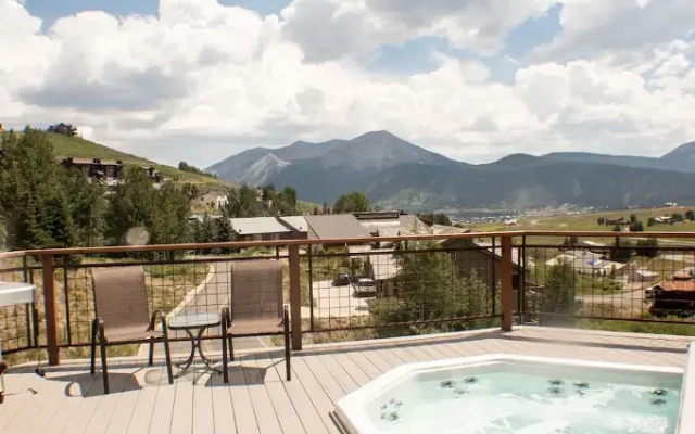 Wood Creek Condominiums