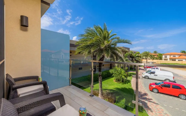 NEW Modern 1BR 1BA Gold Coast Pool GYM Tennis