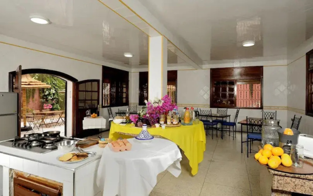 Lhostel