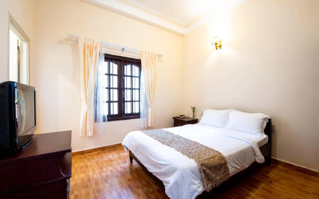 Le Petit Paris Hotel Dalat