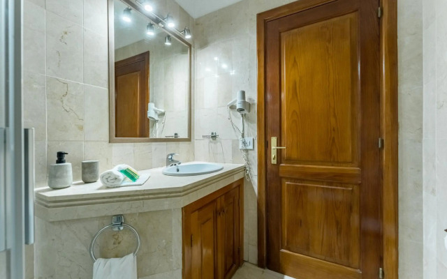 Klayman Olivina Aparthotel