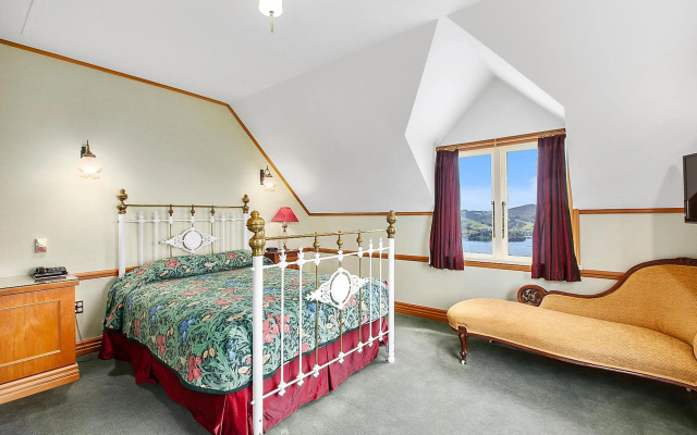 Larnach Lodge – Guest Rooms – Dunedin