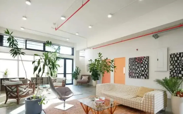 w Fancy Loft in Santa Ana