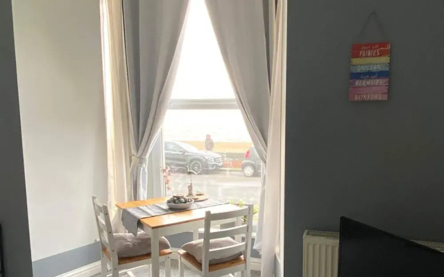 Beachfront Bolthole With Seaview in Idyllic Hythe