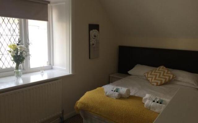 The Crown Bar & Guesthouse