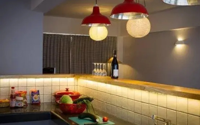 Hotel Ambassador, Chauni