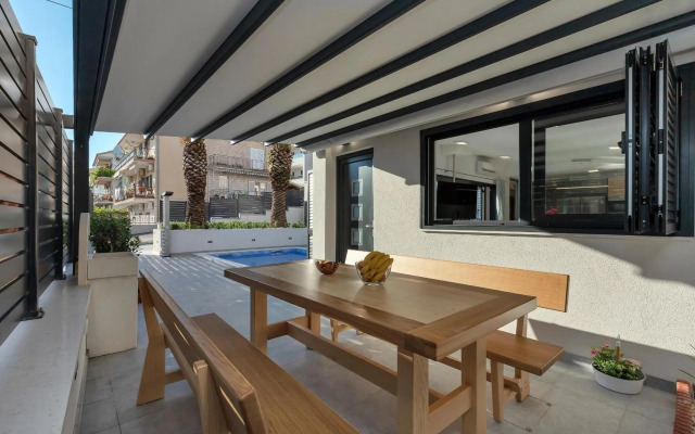 Lulani pool apartment