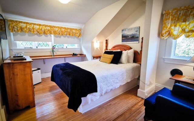 Leaside Manor by The Leaside Group