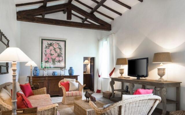 Luxury Villa Inside a big Estate Airco Heated Pool-villa Savino