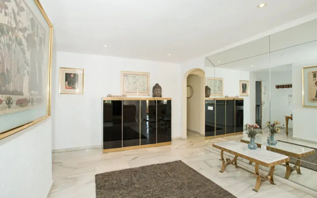 Beachfront Penthouse, Sea/mountain Views, 3 Balconies, Puerto Banus, Marbella