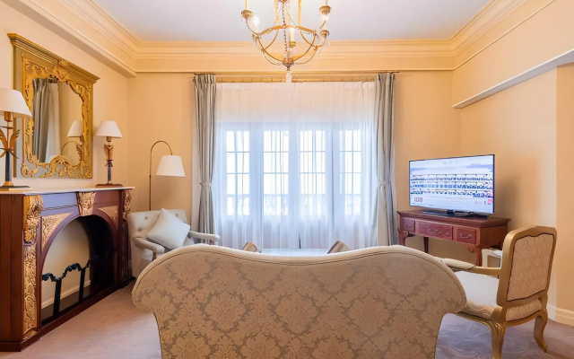 Rocks Hotel