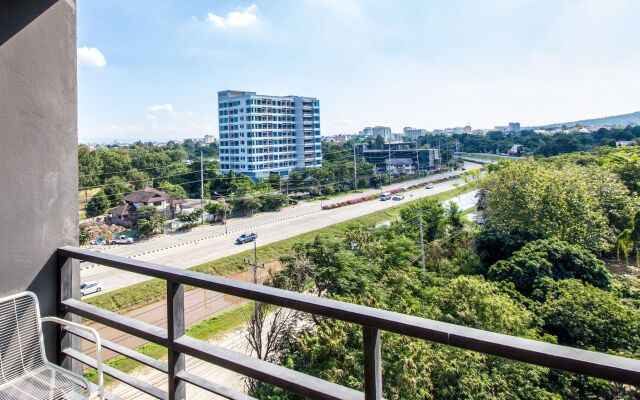 B2 Black Business & Budget Hotel