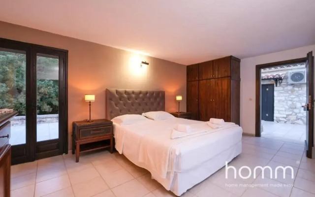 580m² homm Luxurious Seaside Residence in Syvota