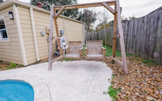 3Bdrm 2.5Bath 6Beds - Pool House