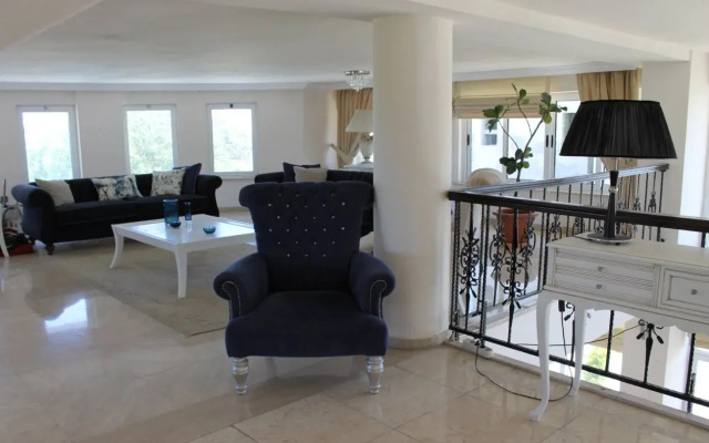 The Prince Inn Hotel & Villas