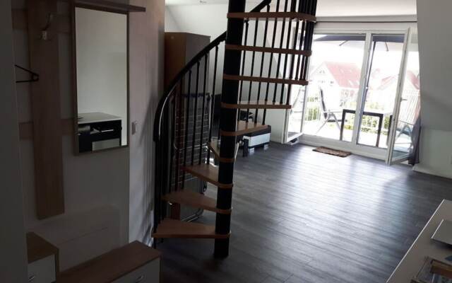 Claudia Modern Retreat