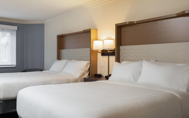 Holiday Inn Victoria Elk Lake by IHG