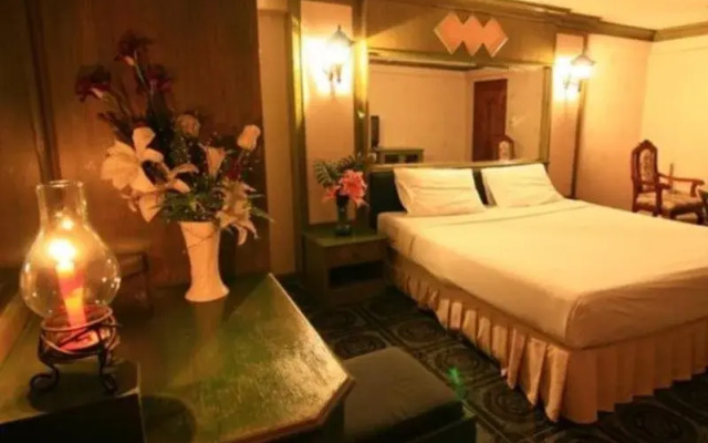 13 Coins Tower Hotel Ratchada