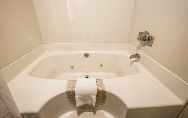 Quality Inn & Suites Mt Chalet