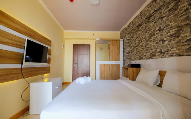 Minimalist and Comfy Studio at Pluit Sea View Apartment By Travelio – Guest Rooms – Jakarta
