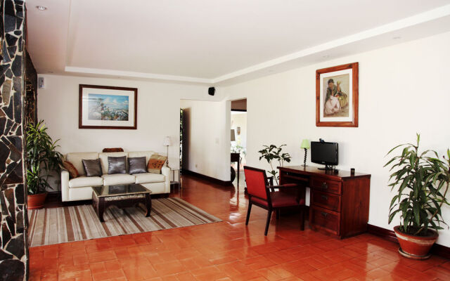 Nest Hotel B & B