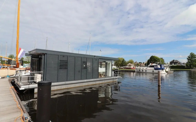 Houseboat in Lemmer With Harbor Views