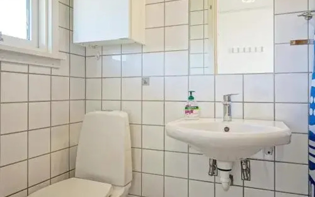 Two-Bedroom Holiday home in Svaneke 5